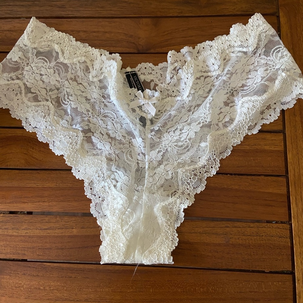 New- Victoria’s Secret lace bikini